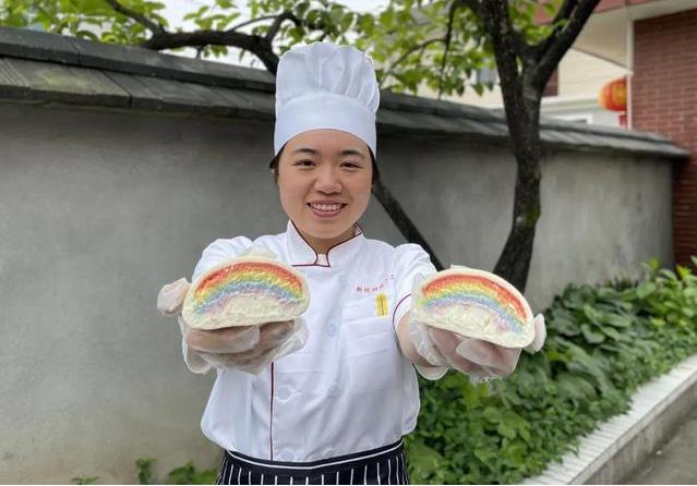 兰州美女辞职做馒头 一天卖近万个